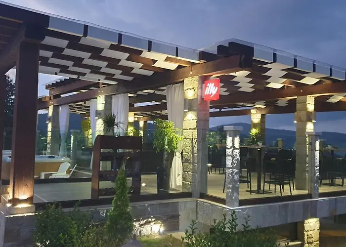 埃泰尔诺家庭酒店 3*